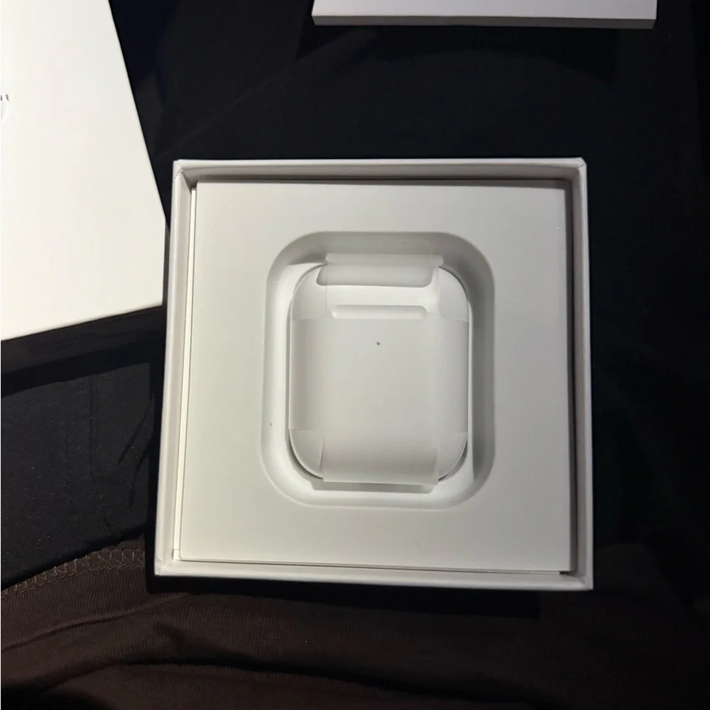 Apple AirPods in Classic White